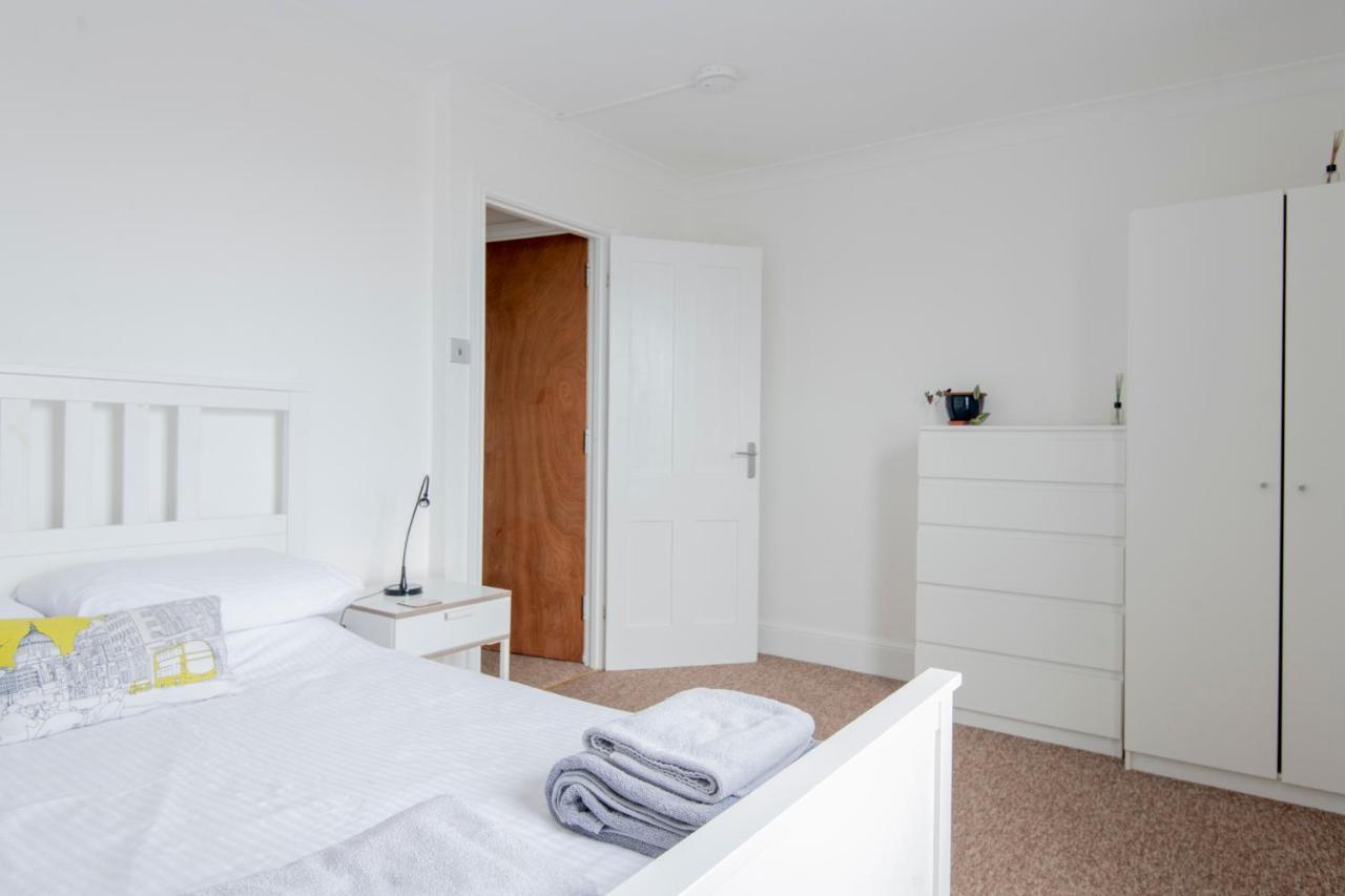 Fantastic 3 Bed Brighton House- Sleeps 6- Superfast Wifi And Garage Apartment ภายนอก รูปภาพ