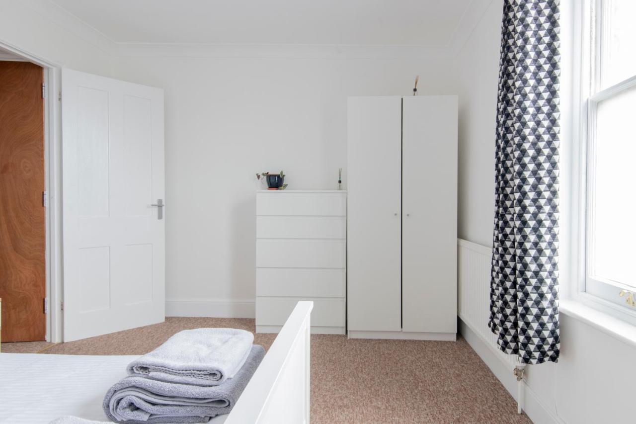 Fantastic 3 Bed Brighton House- Sleeps 6- Superfast Wifi And Garage Apartment ภายนอก รูปภาพ