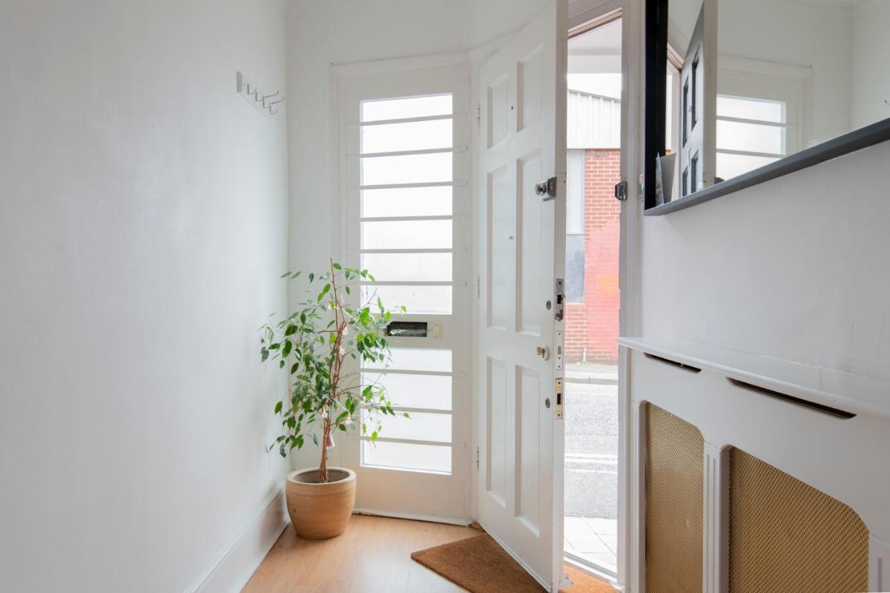 Fantastic 3 Bed Brighton House- Sleeps 6- Superfast Wifi And Garage Apartment ภายนอก รูปภาพ